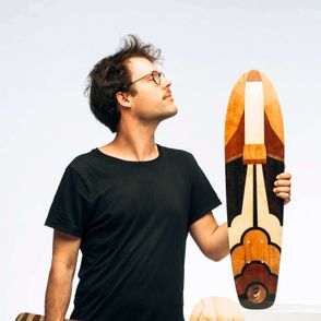 Longboardy zdobione techniką intarsji