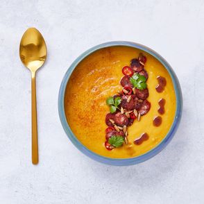 Krem z dyni z czipsami z chorizo (fot. Maciek Niemojewski)