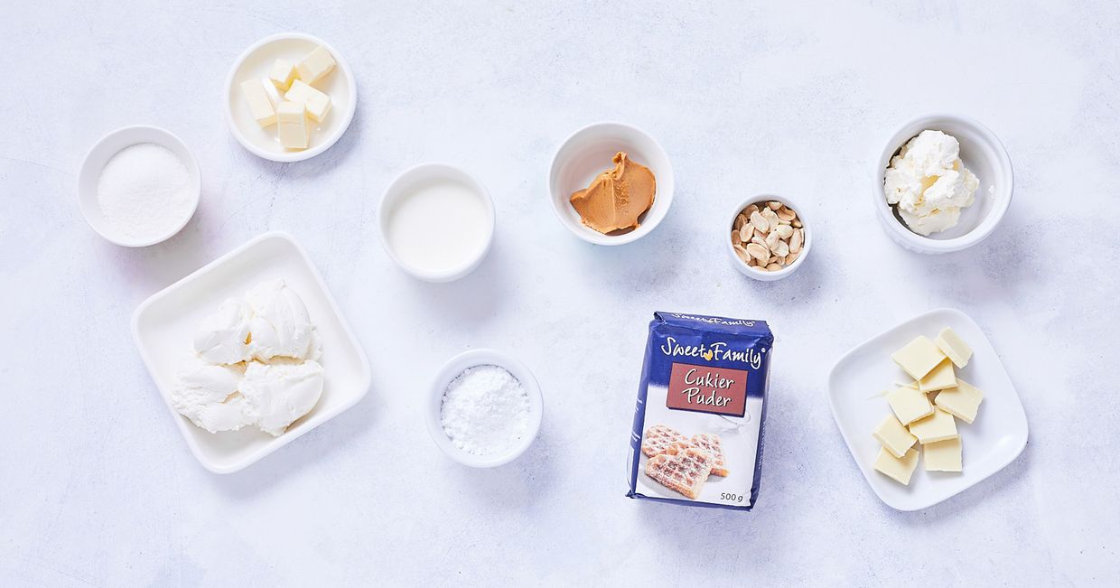 Sernik bez pieczenia z białą czekoladą i z solonym karmlem na ciasteczkowym spodzie składniki (fot. Maciej Niemojewski)