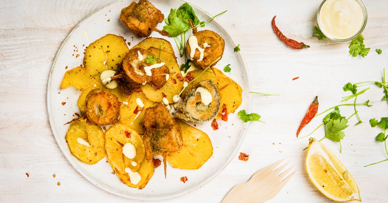 Śledź marynowany na ostro z warzywami i dipem (fot. Marcin R. Szulżycki / CookandWarch.com)