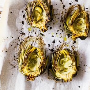 sposoby na nielubiane składniki - pieczone karczochy (fot. Kim Daniels)