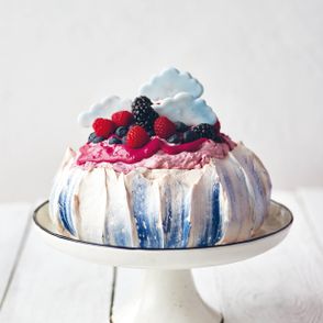 beza z owocami z książki "Dziewczyny z wypiekami"