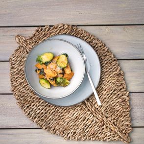 Marchewkowe gnocchi z pecorino romano, gotowaną brukselką, palonym masłem i szałwią. Westwing (for. dinnershow.studio)