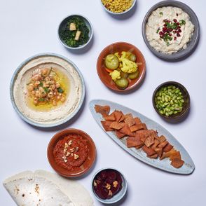 Miseczki z mezze (fot. Maciek Niemojewski)