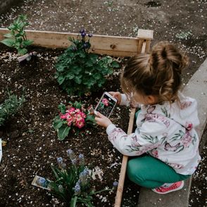 Dziecko ze smartfonem