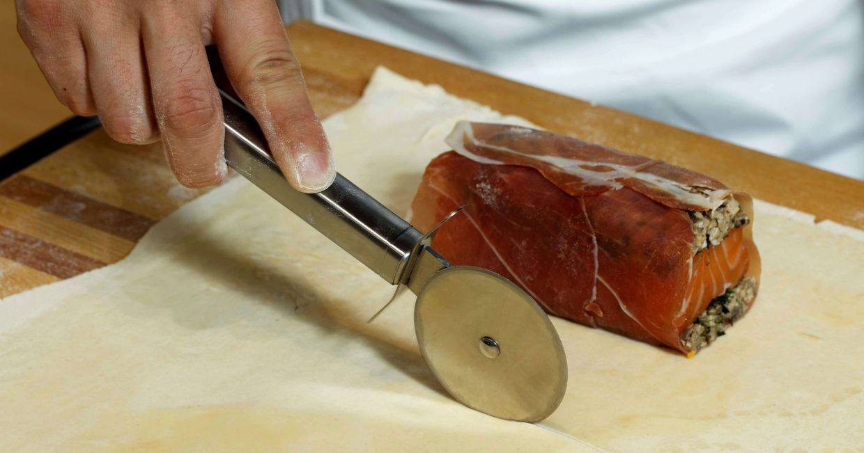 Farsz do kulebiaka, owinięty w szynkę (fot. materiały promocyjne)