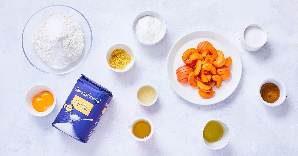 Szybkie ciasto jogurtowe z owocami podstawowe składniki (fot. Maciej Niemojewski)