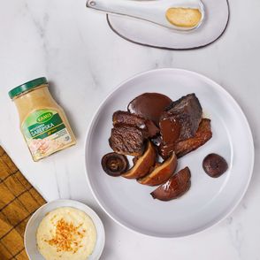 czekoladowy sos do mięs, przepis na szponder (fot. Maciek Niemojewski)