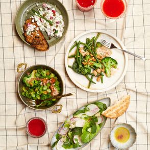 Przepisy na dania na upały. Sałatki, fasolka szparagowa, bób, brokuły (fot. Maciek Niemojewski)