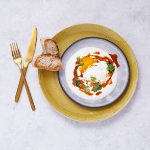 Orientalne śniadanie, przepis na jajka po turecku (fot.Maciek Niemojewski