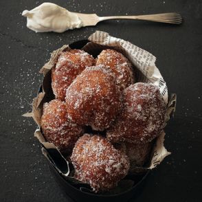 Małe pączki w cukrze