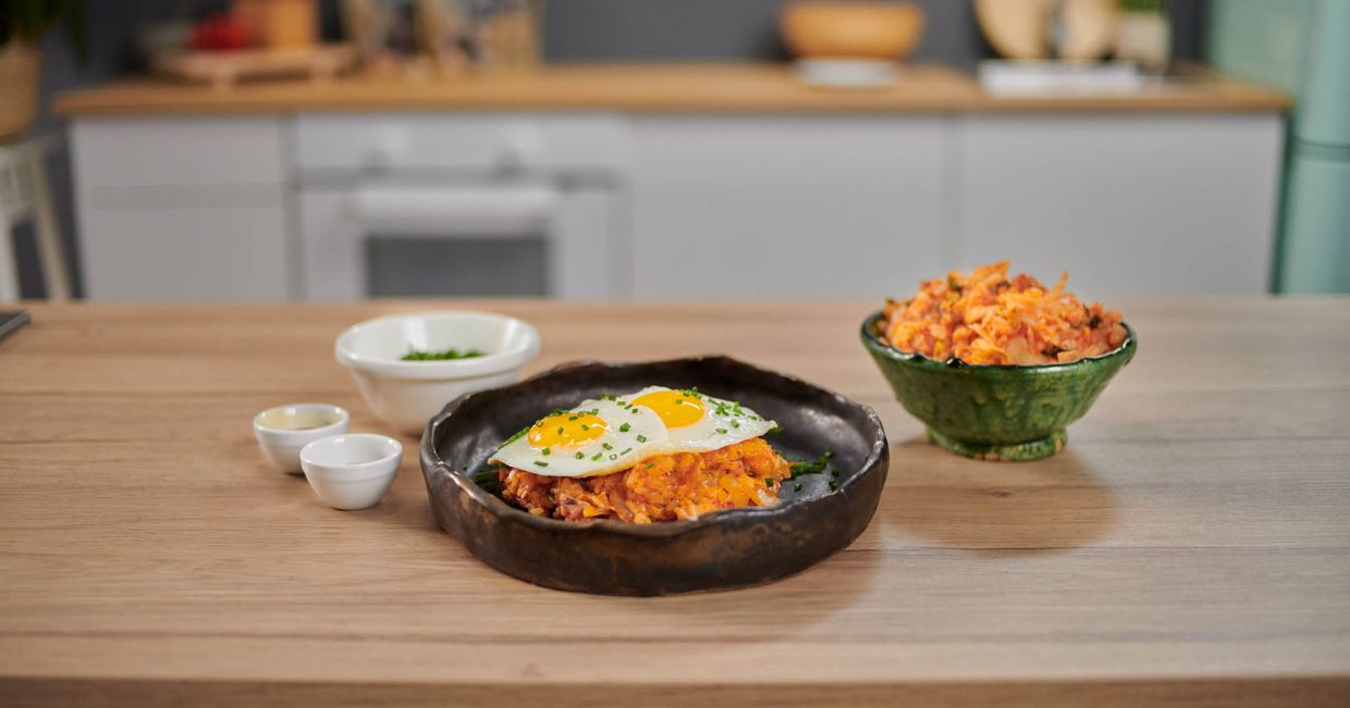 Pomysł na koreańskie danie - przepis na kimchi z jajkiem sadzonym