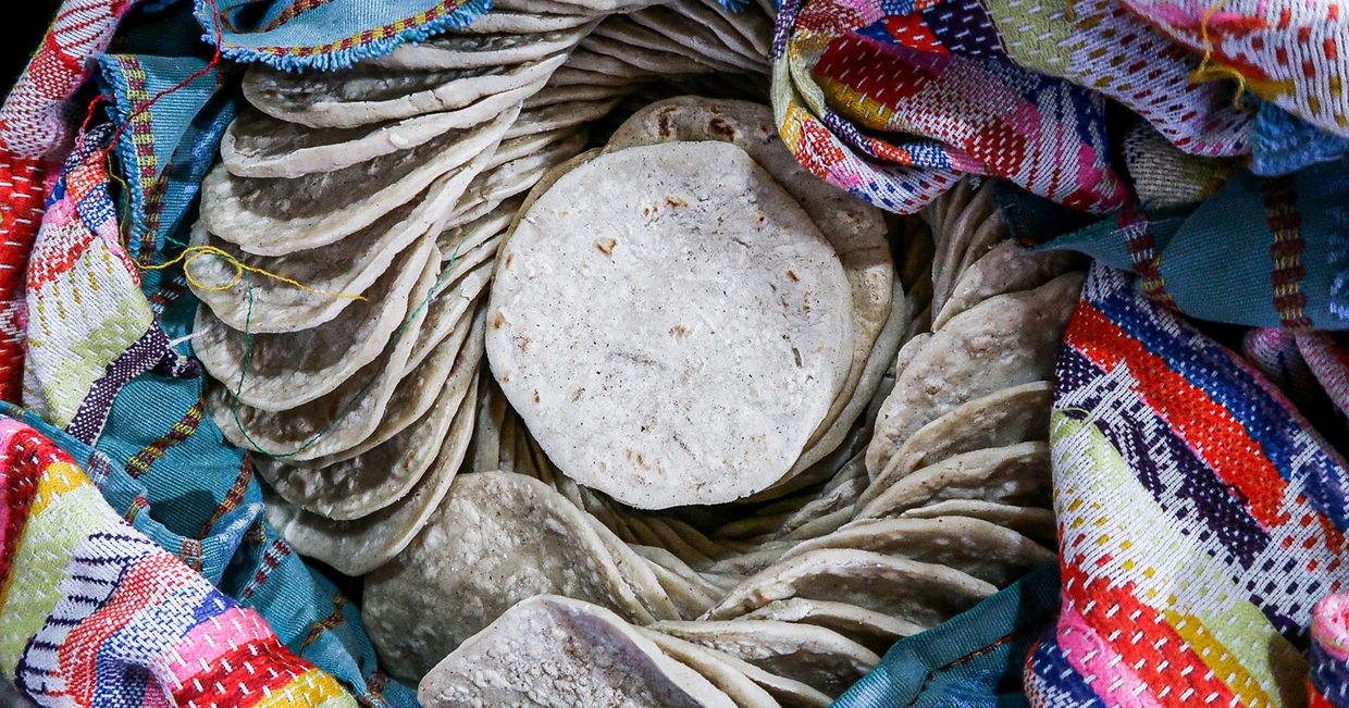 Gwatemalskie tortille kukurydziane w koszyku (fot. Julia Zabrodzka)