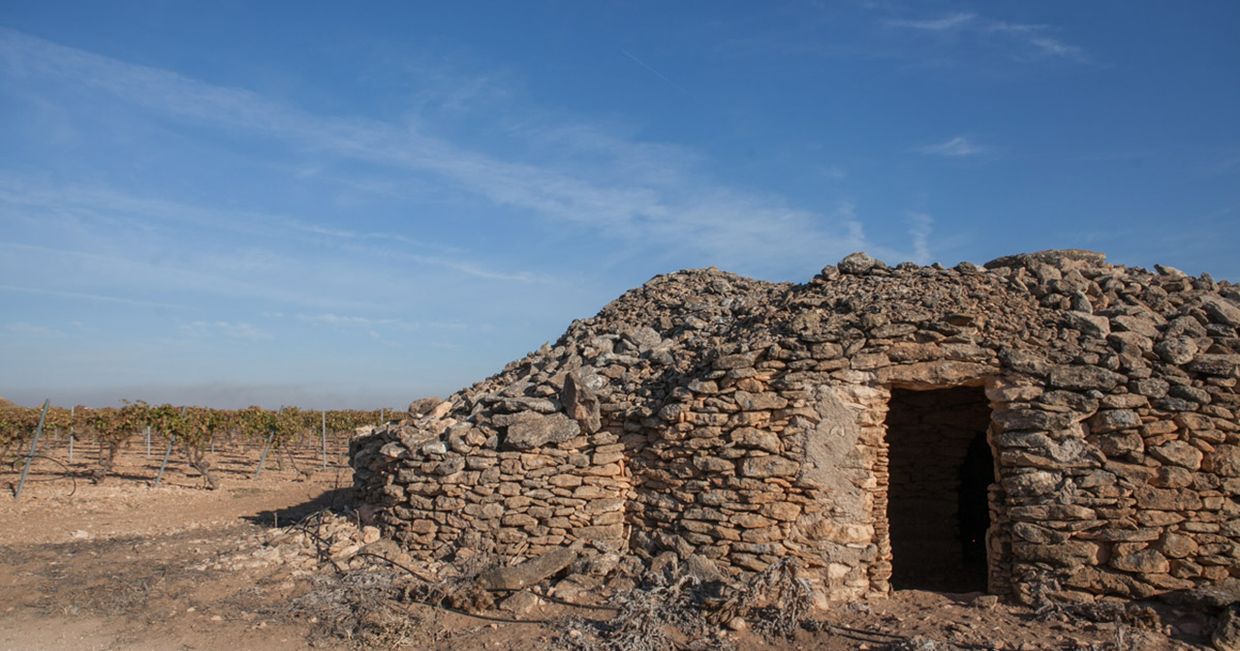 Kamienny budynek bombos w hiszpańskim regionie La Mancha (fot. Julia Zabrodzka)