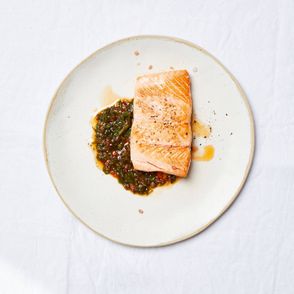 łosoś smażony, filet z łososia, łosoś z sosem, szybki obiad, prosty obiad, jak przygotować łososia, co do łososia, dodatki od ryby