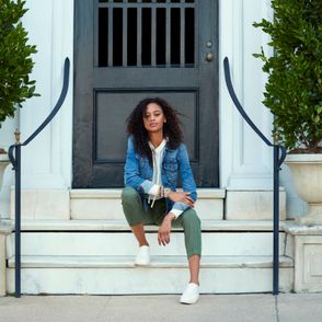 Kobieta na schodach - Garmin (fot. materiały prasowe)