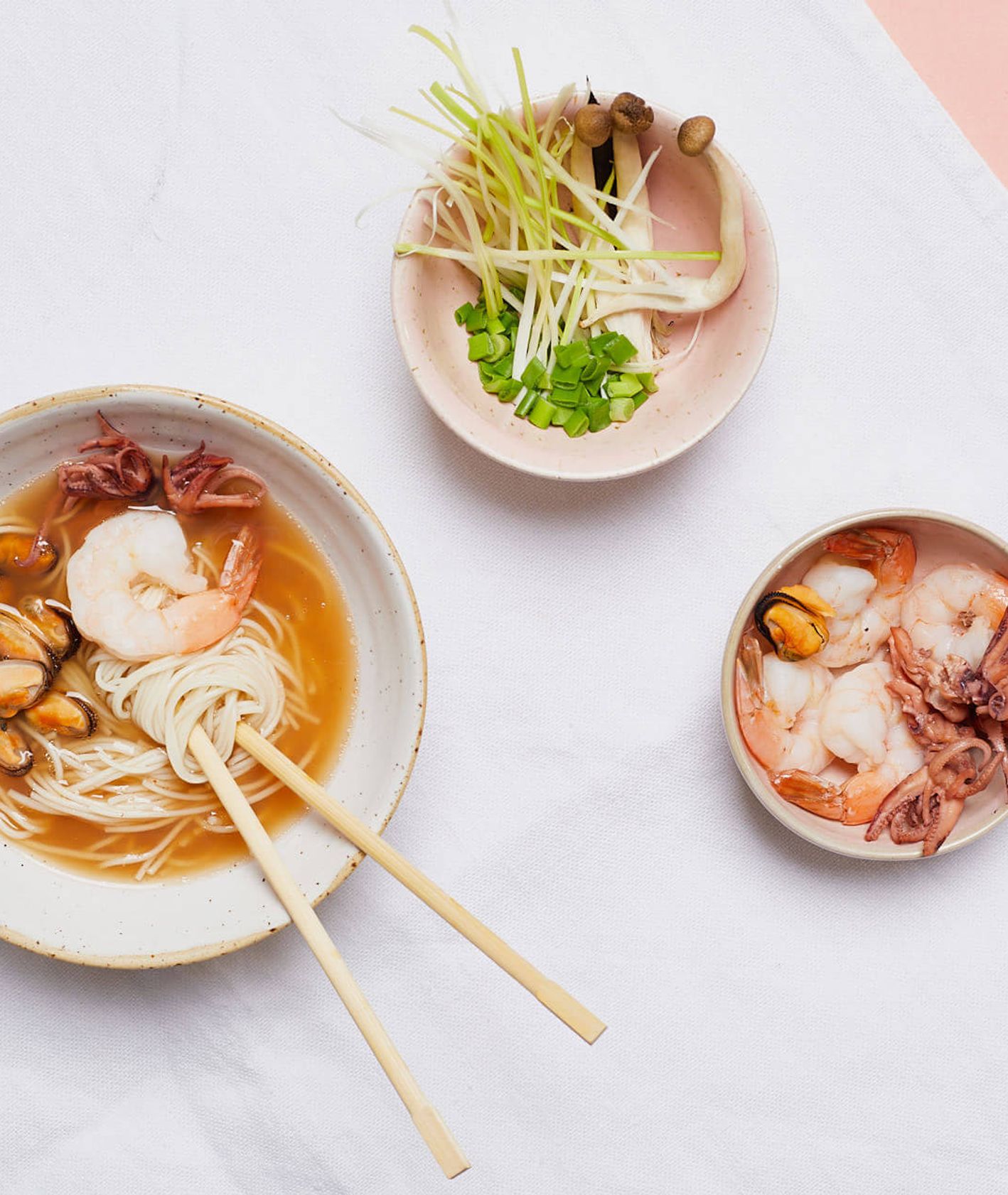 ramen rybny, domowy ramen, ramen z owocami morza, owoce morza, makaron ramen, rozgrzewająca zupa, zimowa zupa,