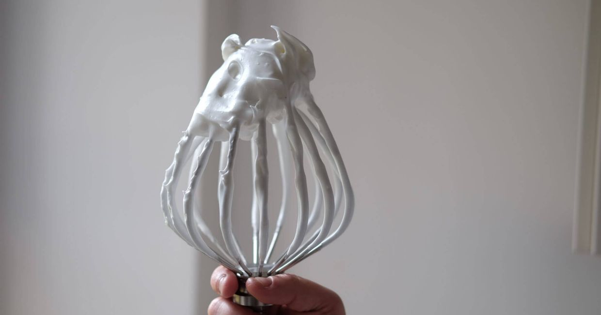 ubijanie jajek na biszkopt