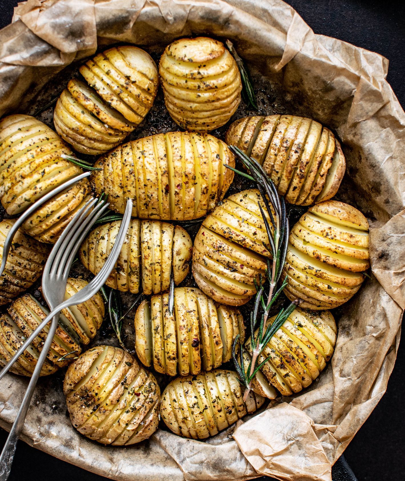 Ziemniaki z piekarnika pieczone z ziołami (fot. Monika Grabkowska)
