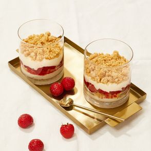 Przepis na truskawkowe trifle, pomysłowy deser z truskawkami (fot. Maciek Niemojewski)