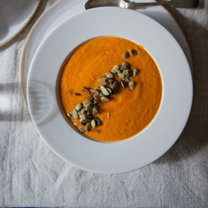 Jak zrobić zupę krem z dyni, pomidorów (fot. Sylwia Wyrwicka / Haveeyeon)