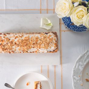 Przepis na szybką szarlotkę z włoską bezą. Jak zrobić bezę włoską. Szybka szarlotka - PRZEPIS (fot. dinnershow.studio)