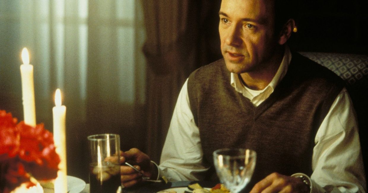 Kadr z filmu American Beauty, Kevin Spacey jedzący szparagi (fot. materiały prasowe)