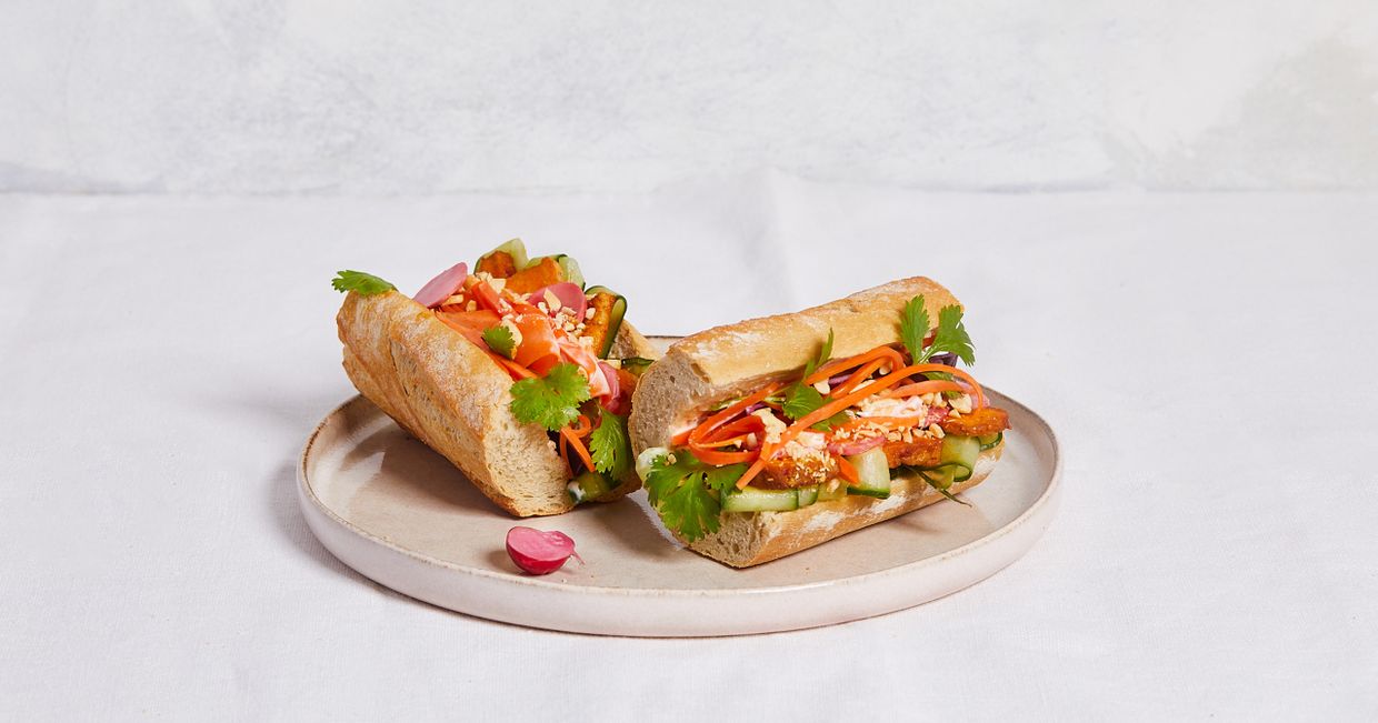 Azjatycka bagietka z marynowanym tofu i piklowanymi warzywami (fot. Maciek Niemojewski)