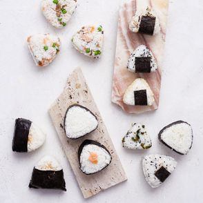 Domowe onigiri. Jak zrobić? Przepis (fot. Maciek Niemojewski)