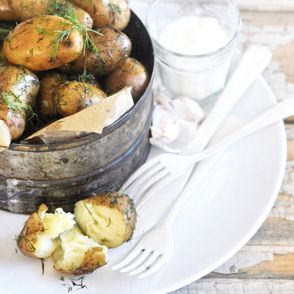 młode ziemniaki z daniu