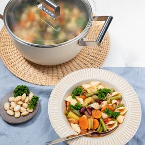 Sprzęt kuchenny SMEG, jak zrobić zupę minestrone z makaronem, warzywna zupa minestrone (fot. Paulina Czyżewska)