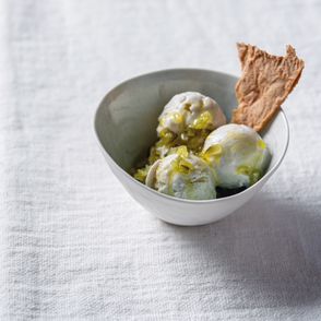 Przepis na lody. Jak zrobić lody. Lody z mleczka kokosowego. Wegańskie lody klonowe z mleczka kokosowego (fot. Rafał Meszka)