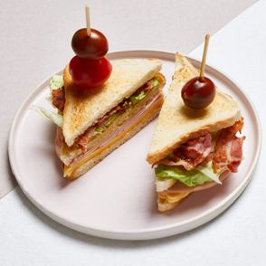 kanapka klubowa, domowa kanapka klubowa, przekąski na imprezę, club sandwich,