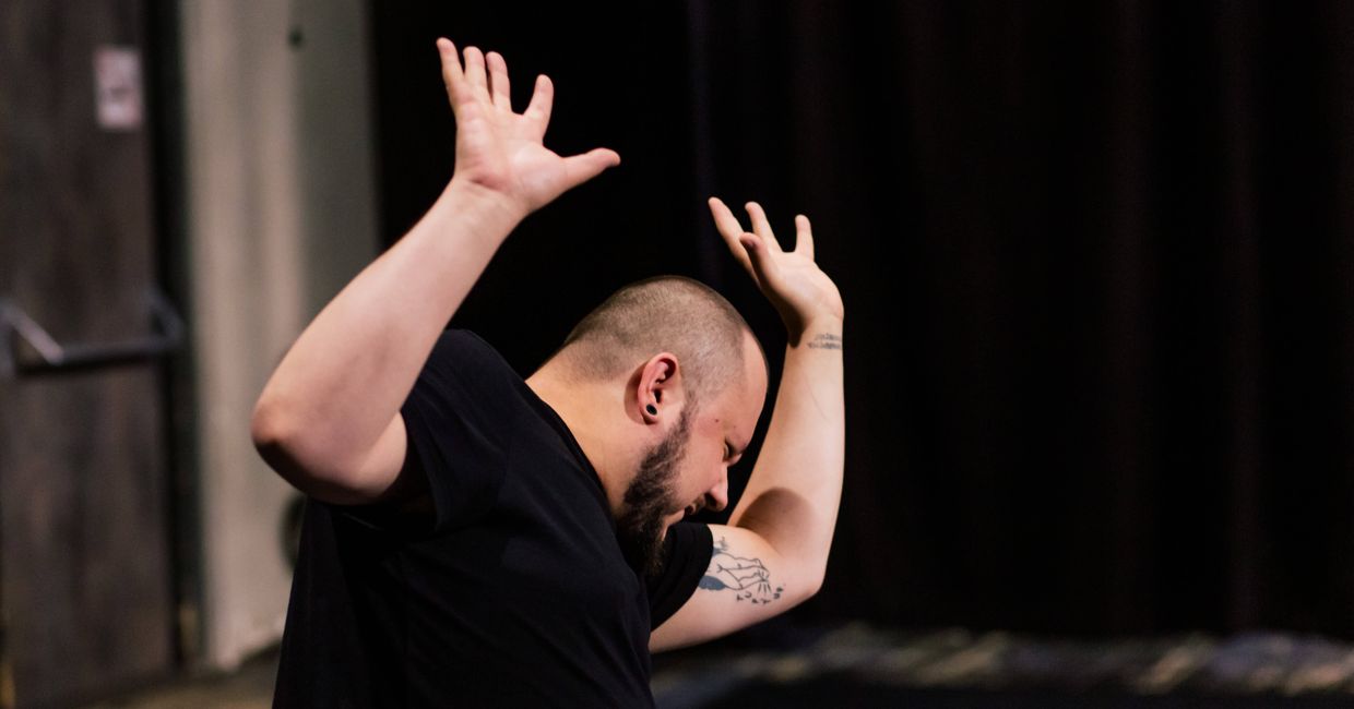 Ujęcie z prób prowadzonych przez Natalię Iwańską na scenie teatru. (fot. Michał Lichtański)