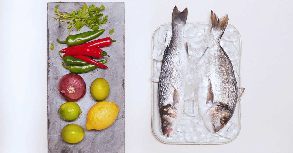 Surowe ryby w lodzie