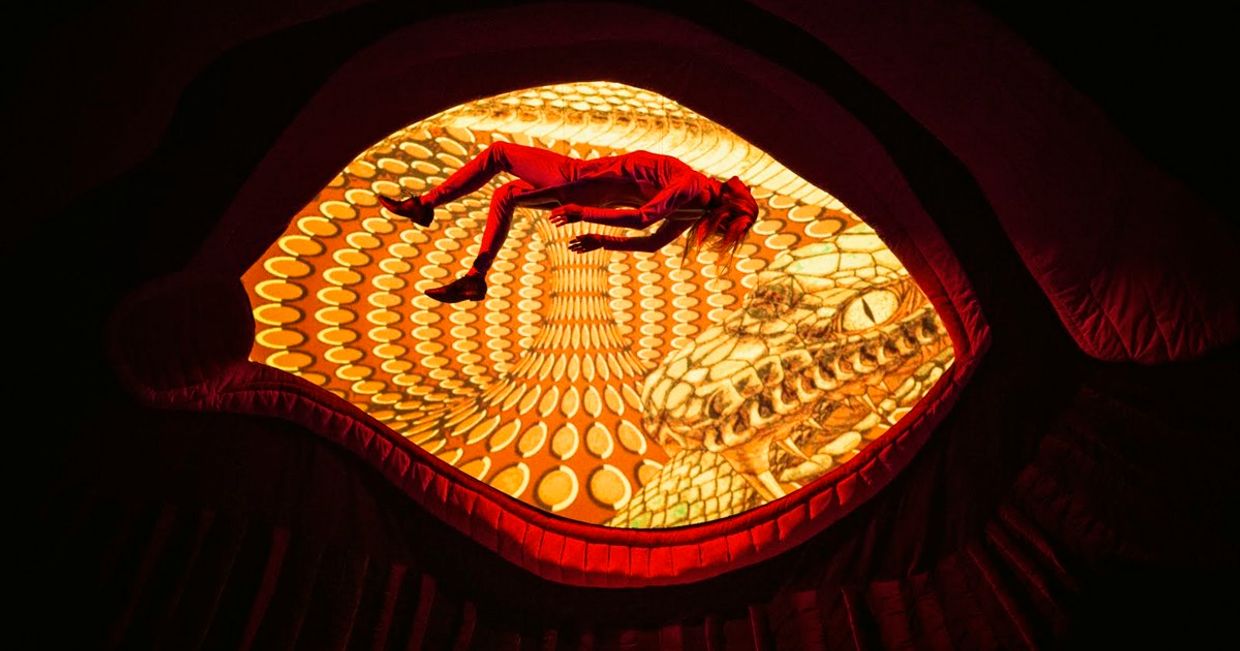 Zdjęcie ze spektaklu "Robert Robur" TR Warszawa (fot. fragment spektaklu "Robert Robur" TR Warszawa / materiały prasowe)