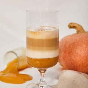 Mocno korzenne pumpkin spice latte z musem owocowym (fot. Maciek Niemojewski)