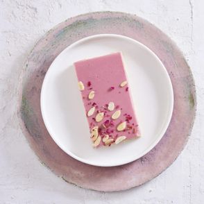 mazurek różany, mazurek wielkanocny, mazurek z konfiturą różaną, tarta różana, woda różana, przepisy wielkanocne, deser wielkanocny, kruche ciasto