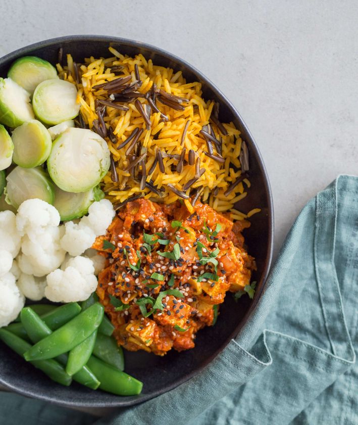 Tofu tikka masala z warzywami i ryżem