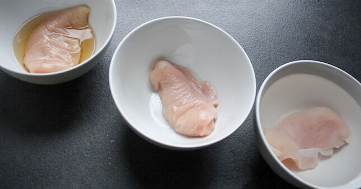 Kawałki kurczaka w marynatach