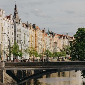 Most nad rzeką w czeskiej Pradze (fot. Marius Serban)
