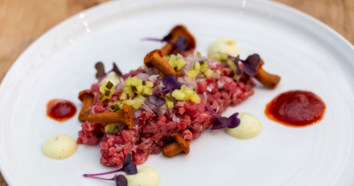 Tatar z kurkami w restauracji Moodro