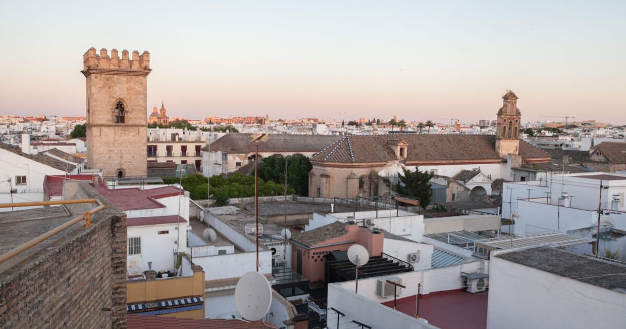 Panorama Sewilli z azotea, charakterystycznego w Andaluzji tarasu na dachu