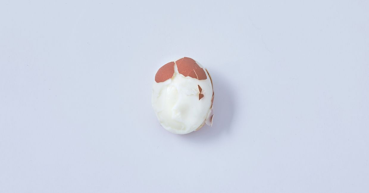 Jajko na twardo z trudno odchodzącą skorupką (fot. Maciek Niemojewski)