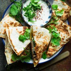 przepis na szybki quesadillas z dynią, indykiem i szpinakiem