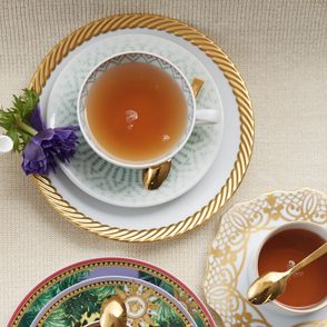 pomysły na serwowanie herbaty - trzy różne filiżanki do herbaty