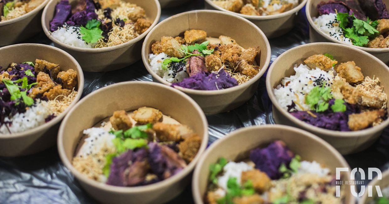 Bowle z zamiennikiem kurczaka, ryżem, warzywami