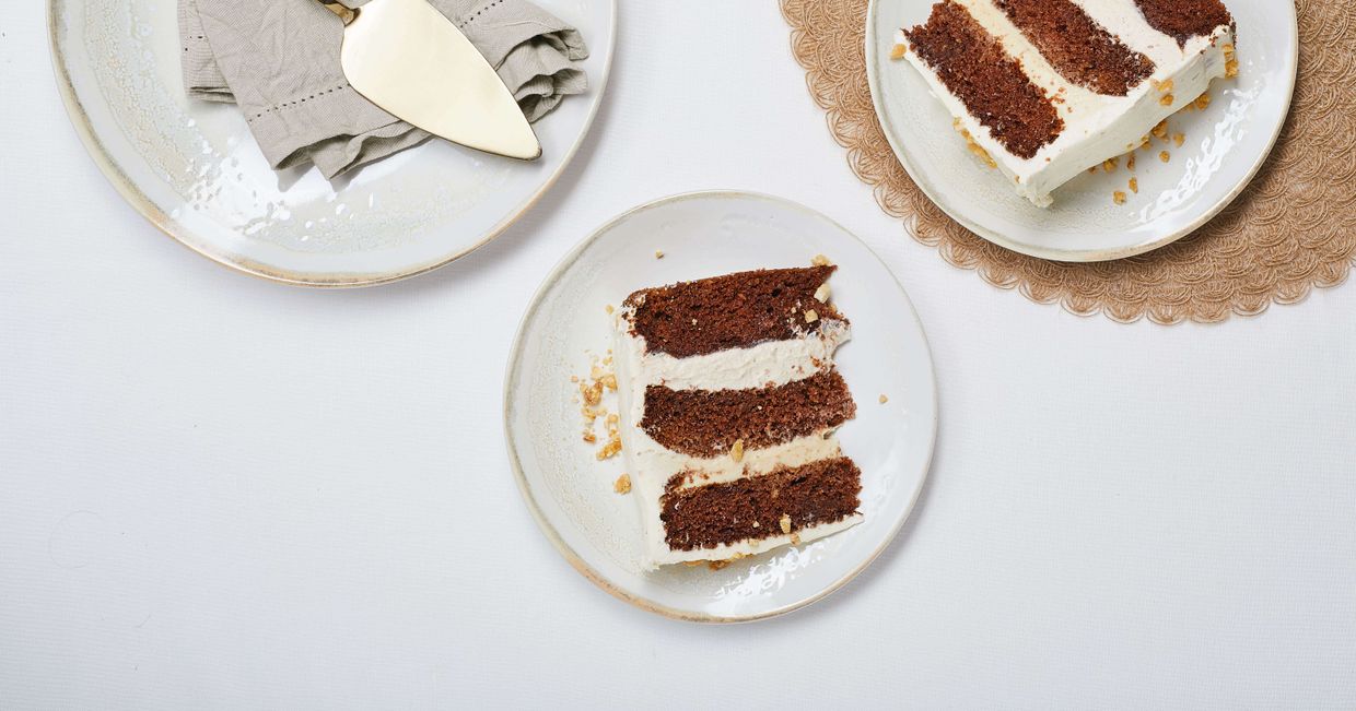 Tort piernikowy – kawałki ciasta przełożonego kremem z mascarpone (fot. Maciek Niemojewski)