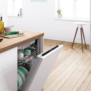 Zmywarka SMV46LX73E marki Bosch w kuchni (fot. materiały prasowe)