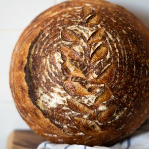 Bochenek pszenicznego chleba (fot. Jessica Nadziejko)